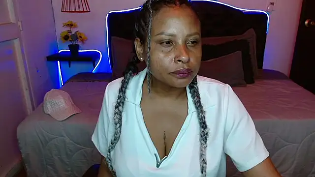 Snapshot of Dominik_girl chatting on November 5, 2025, 7:17 pm Dominik girl online show from November 5, 2025, 7:17 pm