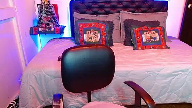 Snapshot of Dominik_girl chatting on November 13, 2025, 10:02 pm Dominik girl online show from November 13, 2025, 10:02 pm