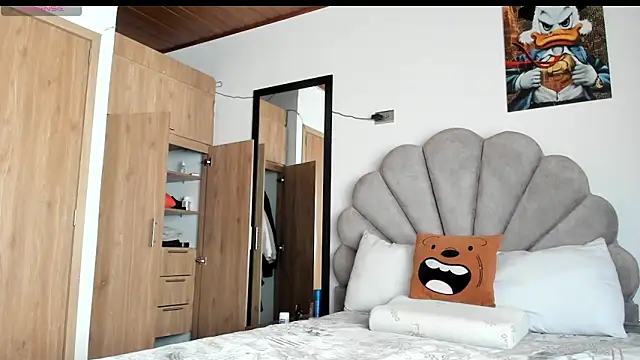 manucute 23  online show from March 4, 2026, 3:31 pm