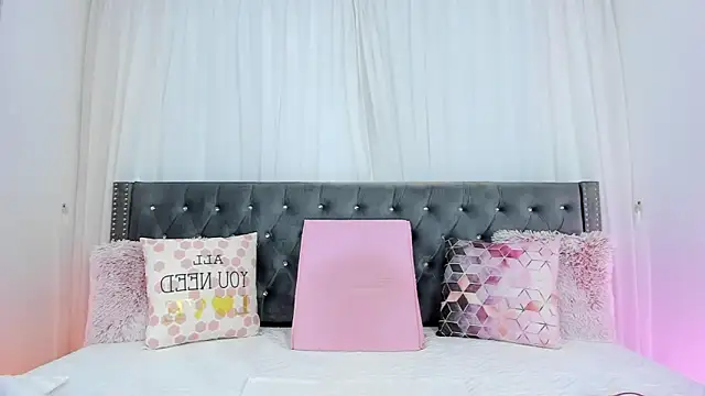 IsabellaJames online show from October 30, 2025, 12:03 pm