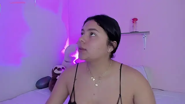 Oriana Guzman online show from November 18, 2025, 10:45 pm