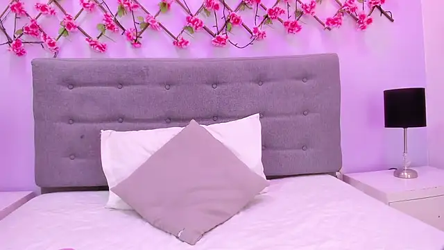 Oriana Guzman online show from March 15, 2025, 5:48 pm