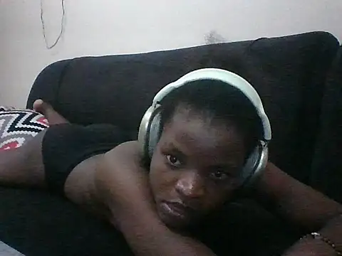 Snapshot of hotgal1112 chatting on November 12, 2025, 9:18 pm hotgal1112 online show from November 12, 2025, 9:18 pm