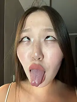 Snapshot of Aiko_Yumi chatting on December 20, 2024, 12:27 pm Aiko Yumi online show from December 20, 2024, 12:27 pm