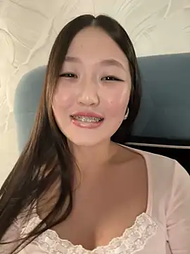 Snapshot of Aiko_Yumi chatting on March 20, 2025, 5:25 pm Aiko Yumi online show from March 20, 2025, 5:25 pm