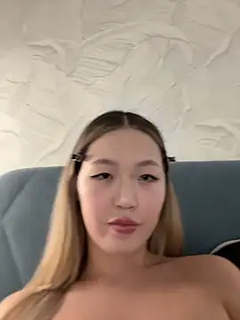 Snapshot of Aiko_Yumi chatting on November 5, 2025, 11:19 pm Aiko Yumi online show from November 5, 2025, 11:19 pm