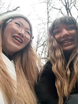 Snapshot of Aiko_Yumi chatting on December 19, 2025, 12:40 pm Aiko Yumi online show from December 19, 2025, 12:40 pm