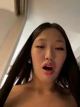 Snapshot of Aiko_Yumi chatting on December 22, 2024, 10:06 am Aiko Yumi online show from December 22, 2024, 10:06 am