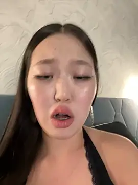 Snapshot of Aiko_Yumi chatting on March 9, 2025, 7:05 pm Aiko Yumi online show from March 9, 2025, 7:05 pm