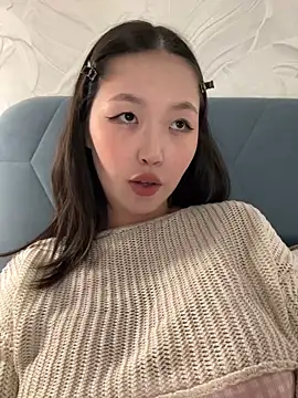 Snapshot of Aiko_Yumi chatting on September 28, 2025, 9:11 pm Aiko Yumi online show from September 28, 2025, 9:11 pm