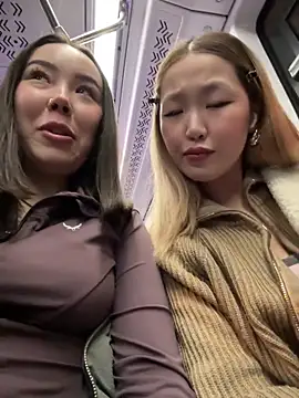 Snapshot of Aiko_Yumi chatting on November 30, 2025, 2:29 pm Aiko Yumi online show from November 30, 2025, 2:29 pm