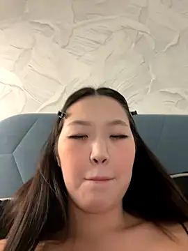 Snapshot of Aiko_Yumi chatting on September 14, 2025, 10:10 pm Aiko Yumi online show from September 14, 2025, 10:10 pm