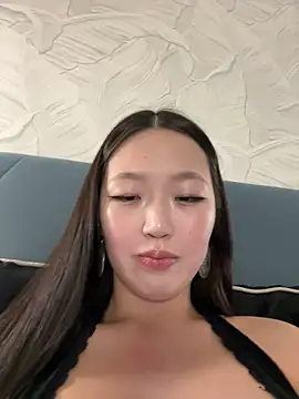 Snapshot of Aiko_Yumi chatting on February 5, 2025, 7:42 pm Aiko Yumi online show from February 5, 2025, 7:42 pm