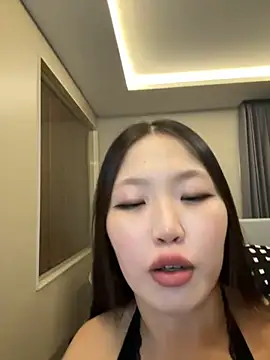 Snapshot of Aiko_Yumi chatting on January 2, 2025, 9:50 pm Aiko Yumi online show from January 2, 2025, 9:50 pm