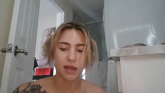 NatalieKneals online show from December 15, 2025, 5:41 pm