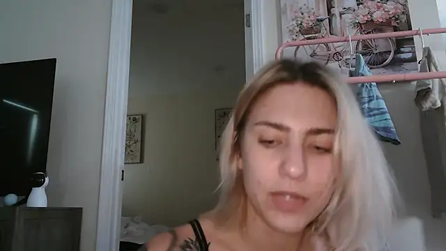 Snapshot of NatalieKneals chatting on October 27, 2025, 12:22 am NatalieKneals online show from October 27, 2025, 12:22 am