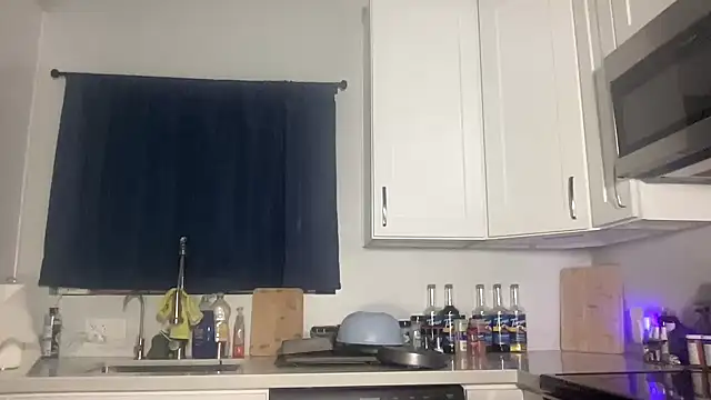 NatalieKneals online show from March 21, 2026, 4:03 am