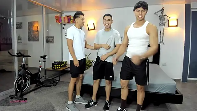 Snapshot of badguyss_bisex chatting on October 7, 2025, 11:22 am badguyss bisex online show from October 7, 2025, 11:22 am