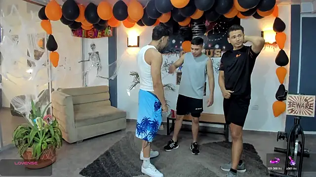 Snapshot of badguyss_bisex chatting on November 5, 2025, 11:35 am badguyss bisex online show from November 5, 2025, 11:35 am