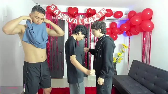 Snapshot of badguyss_bisex chatting on February 13, 2026, 11:32 am badguyss bisex online show from February 13, 2026, 11:32 am