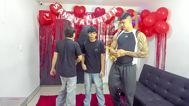 Snapshot of badguyss_bisex chatting on February 11, 2026, 11:32 am badguyss bisex online show from February 11, 2026, 11:32 am