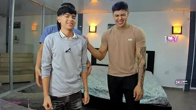 Snapshot of badguyss_bisex chatting on January 18, 2026, 11:35 am badguyss bisex online show from January 18, 2026, 11:35 am