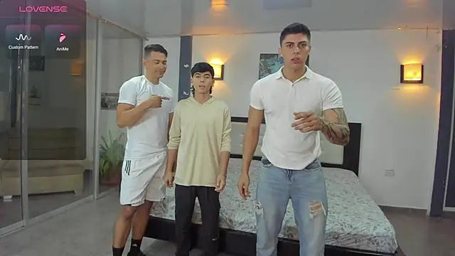 Snapshot of badguyss_bisex chatting on January 17, 2026, 11:47 am badguyss bisex online show from January 17, 2026, 11:47 am