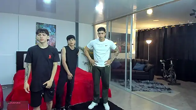 Snapshot of badguyss_bisex chatting on February 24, 2026, 11:33 am badguyss bisex online show from February 24, 2026, 11:33 am