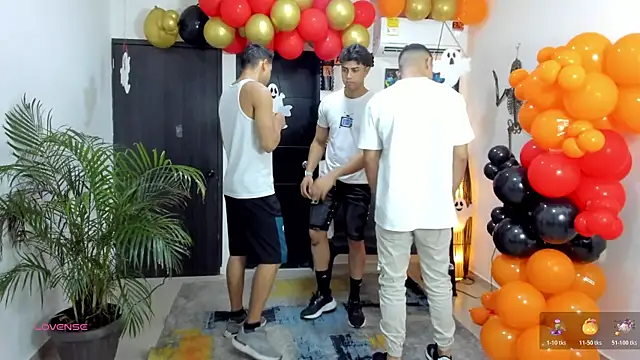 Snapshot of badguyss_bisex chatting on October 22, 2025, 11:31 am badguyss bisex online show from October 22, 2025, 11:31 am