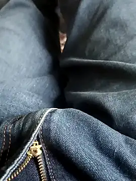 Snapshot of massive_cum chatting on February 19, 2026, 8:28 pm massive cum online show from February 19, 2026, 8:28 pm