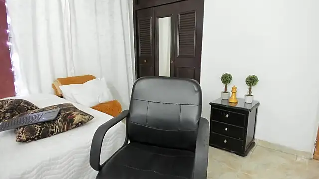 AURORA FRANKLIN online show from January 31, 2025, 1:45 pm