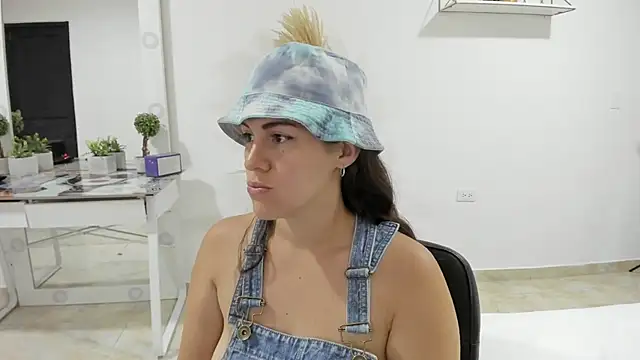 AURORA FRANKLIN online show from October 7, 2025, 2:40 pm