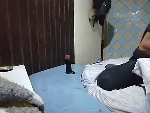 UncutToyBoy23cm online show from December 20, 2025, 12:35 am