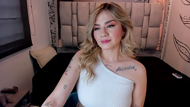 KataHot  online show from November 12, 2025, 8:23 pm