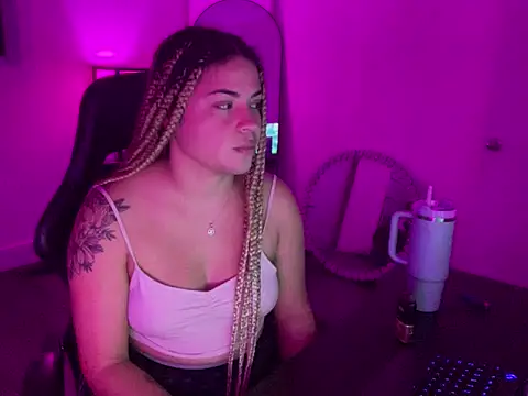 MelSaunders online show from October 29, 2025, 2:32 am