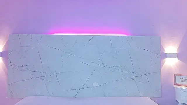 AbrilBrent online show from November 21, 2025, 7:13 pm