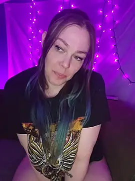 EverlyEster online show from March 22, 2026, 10:11 pm