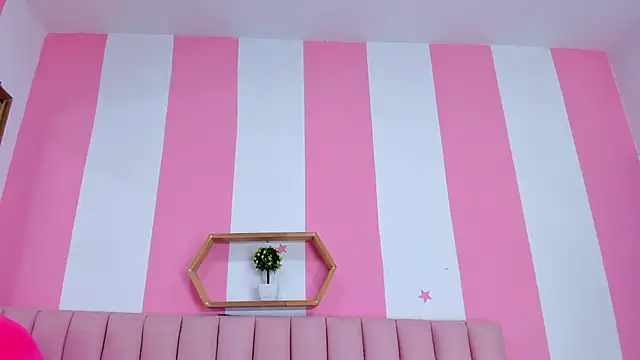 ISABELLA 020 online show from February 5, 2026, 12:34 pm