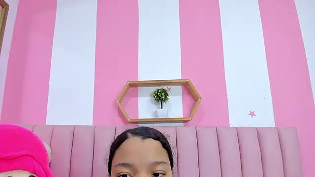 ISABELLA 020 online show from February 11, 2026, 12:49 pm