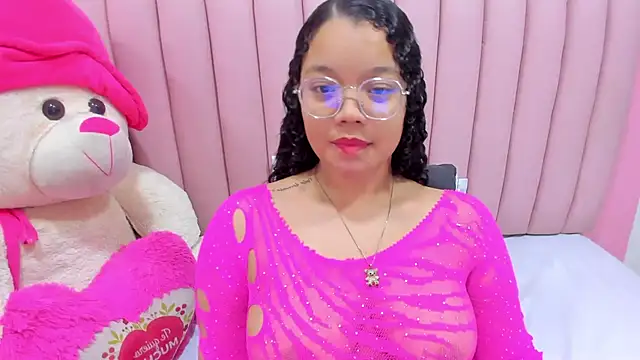 ISABELLA 020 online show from November 25, 2025, 2:17 pm