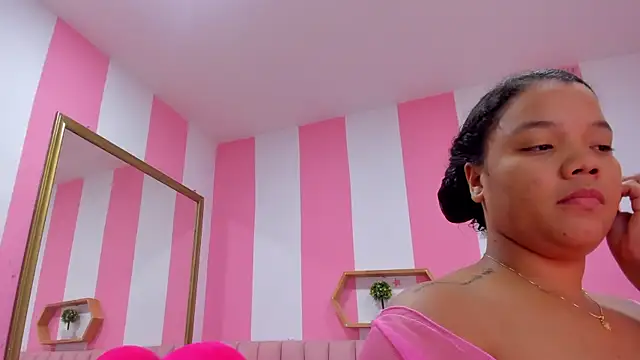 ISABELLA 020 online show from October 28, 2025, 1:32 pm