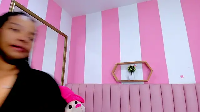 ISABELLA 020 online show from June 1, 2026, 12:38 pm