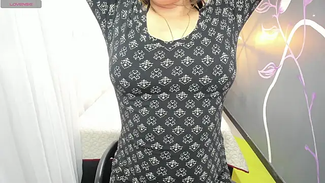 EmmaaEvans  online show from February 14, 2025, 6:29 pm