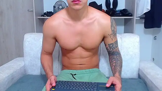 Snapshot of Tristan-bm chatting on October 27, 2025, 11:11 am Tristan-bm online show from October 27, 2025, 11:11 am