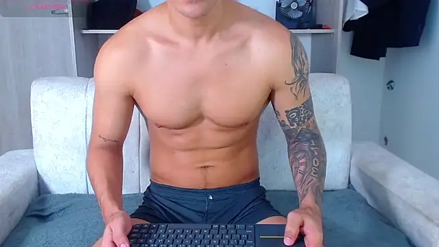 Snapshot of Tristan-bm chatting on November 24, 2025, 2:39 pm Tristan-bm online show from November 24, 2025, 2:39 pm