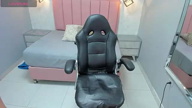 chelsyquinn online show from February 16, 2026, 4:11 am