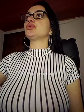 preetypeach online show from October 28, 2025, 3:29 am