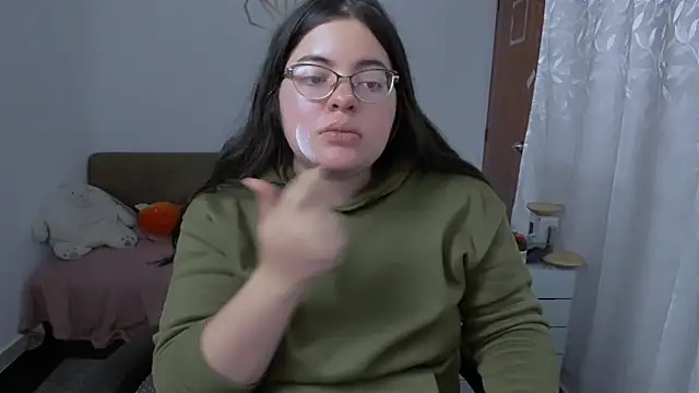 Snapshot of Aria_Fullbuster chatting on December 3, 2025, 9:36 pm Aria Fullbuster online show from December 3, 2025, 9:36 pm