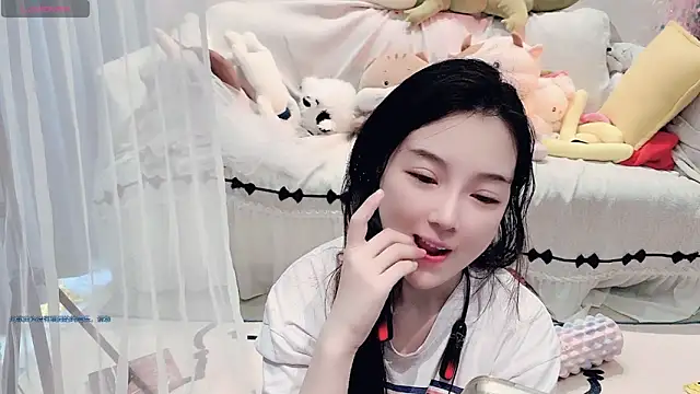 Snapshot of AKiKi711 chatting on June 9, 2026, 5:19 am AKiKi711 online show from June 9, 2026, 5:19 am