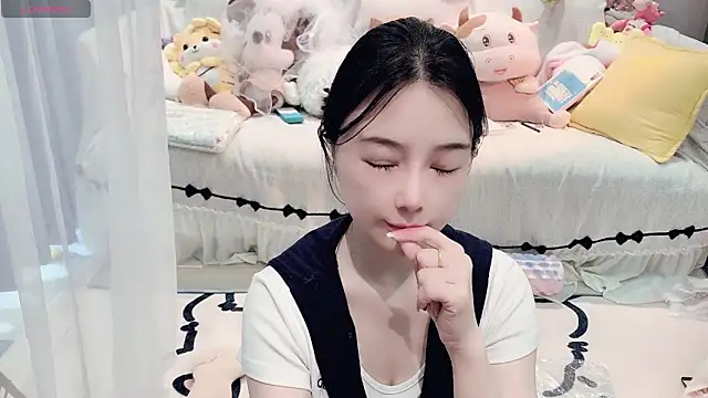 AKiKi711 online show from April 19, 2026, 4:24 am